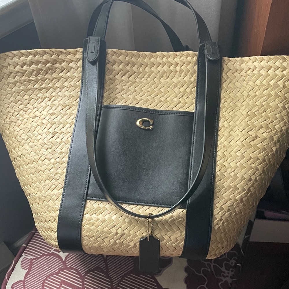 Black and Tan Women's Tote Bag